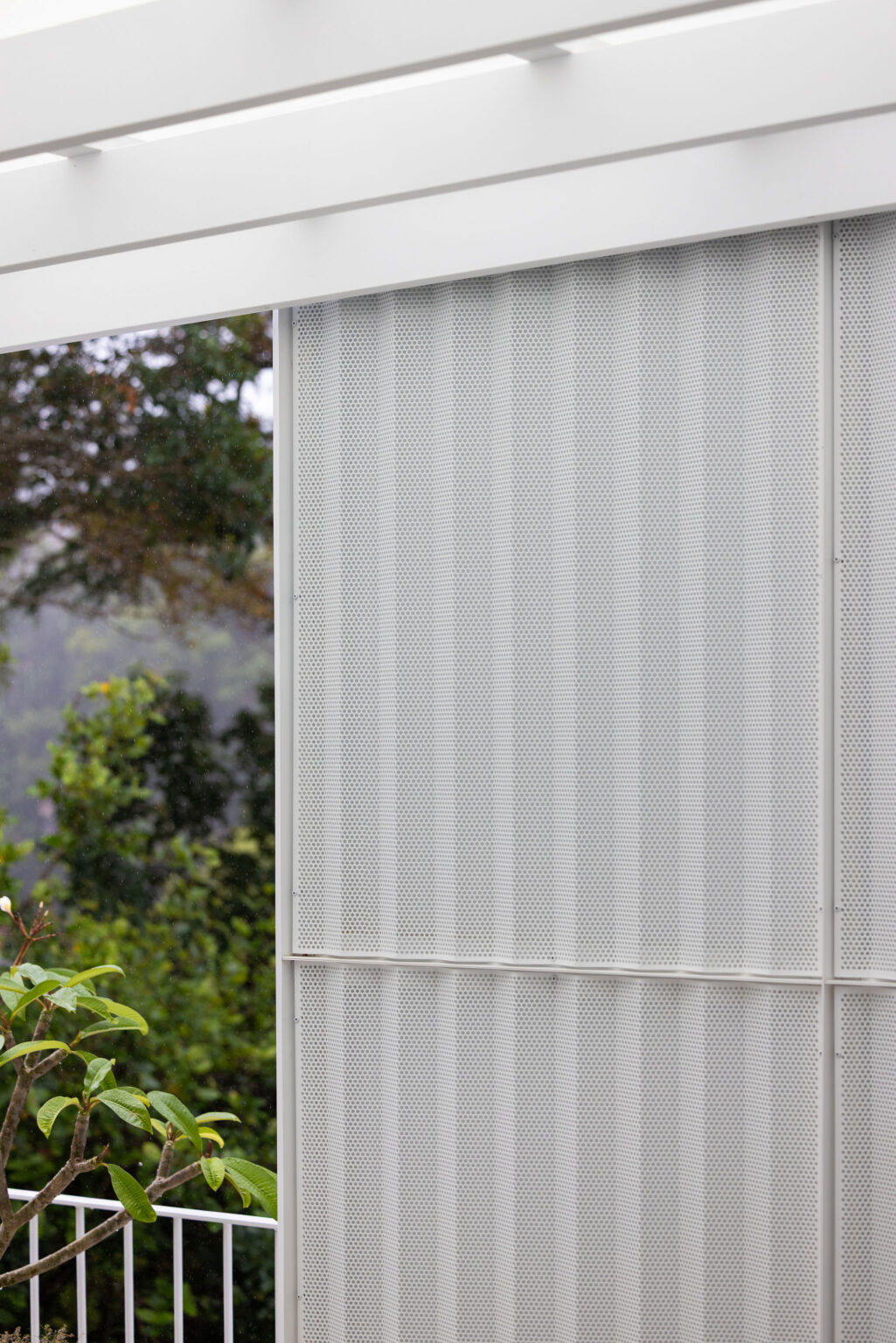 Outside Vertical Screen